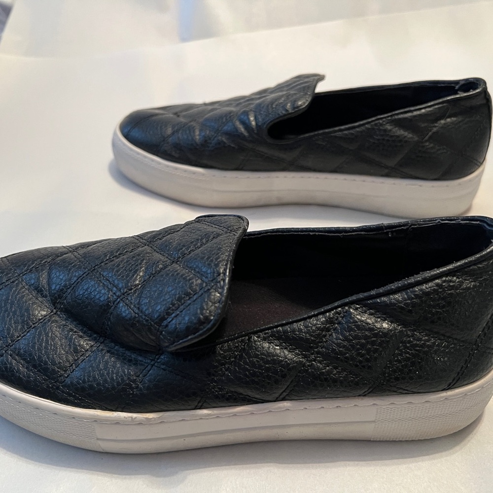 Steve Madden Black Flats Sleek Slip-On Loafers